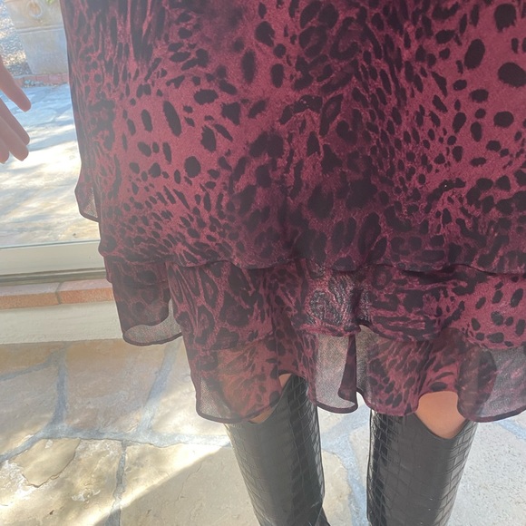 Sleeveless burgundy animal print flowy ruffled midi shift dress - Picture 2 of 4